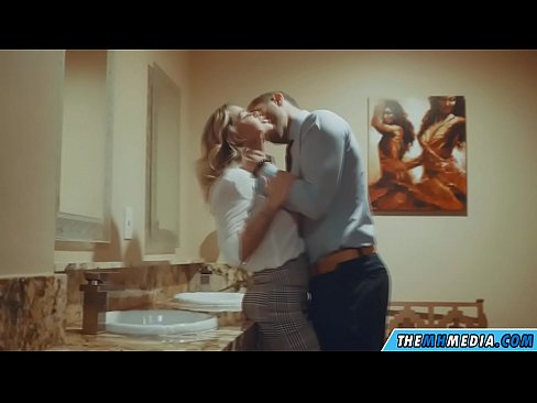 ❤️ 當一個豐滿的金發女郎在公共廁所引誘你時 ️❌ 他媽的視頻 在色情 zh-tw.hentai-id.ru ❌